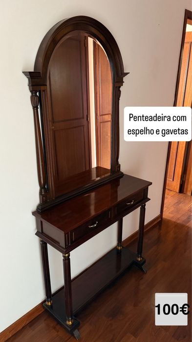 Penteadeira com espelho e gavetas