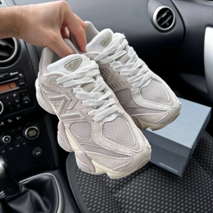 Жіночі кросівки нюбеланс  New balance 9060 grey cream white premium