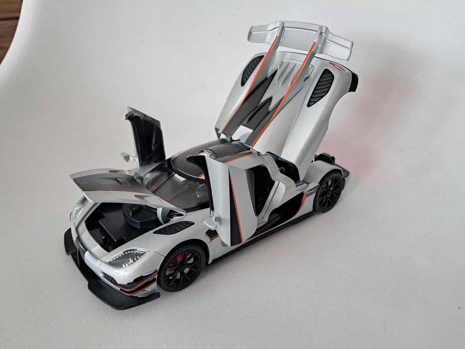 nowy metalowy model samochodu Koenigsegg Agera w skali 1:24