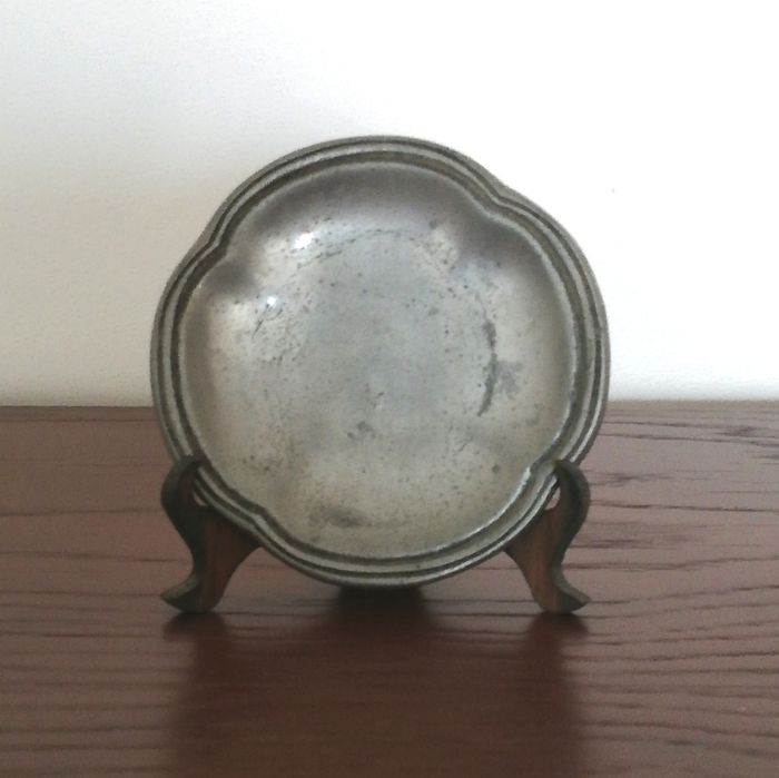 Prato decorativo em estanho