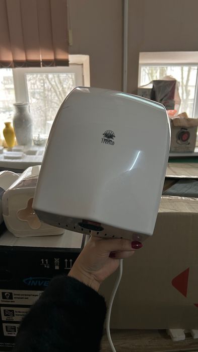 Діспенсер для мила, серветок Tork , автоматична сушарка для рук Trento