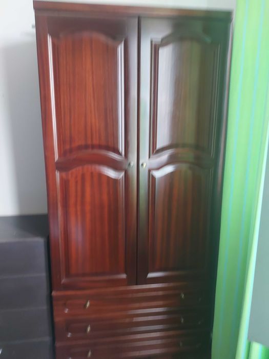 Vendo 2 vestuários de madeira