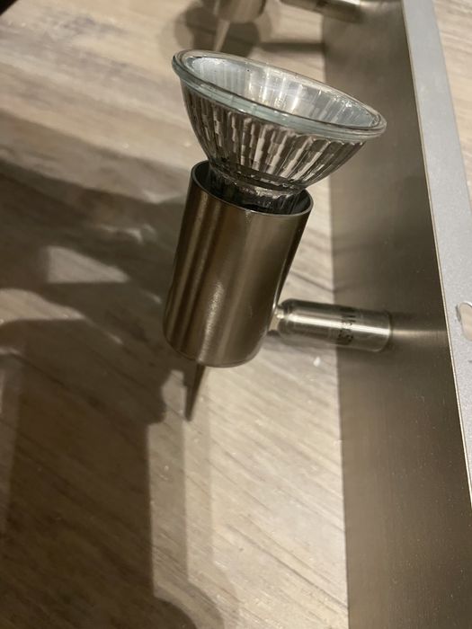 Listwa z reflektorami