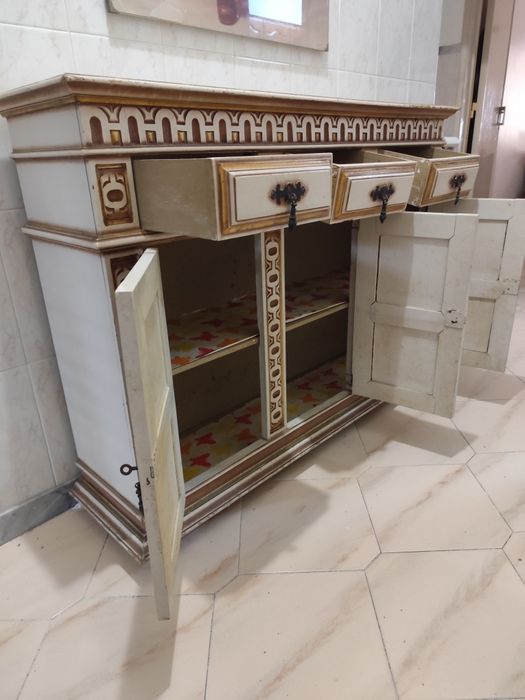 Móvel aparador/ sapateira