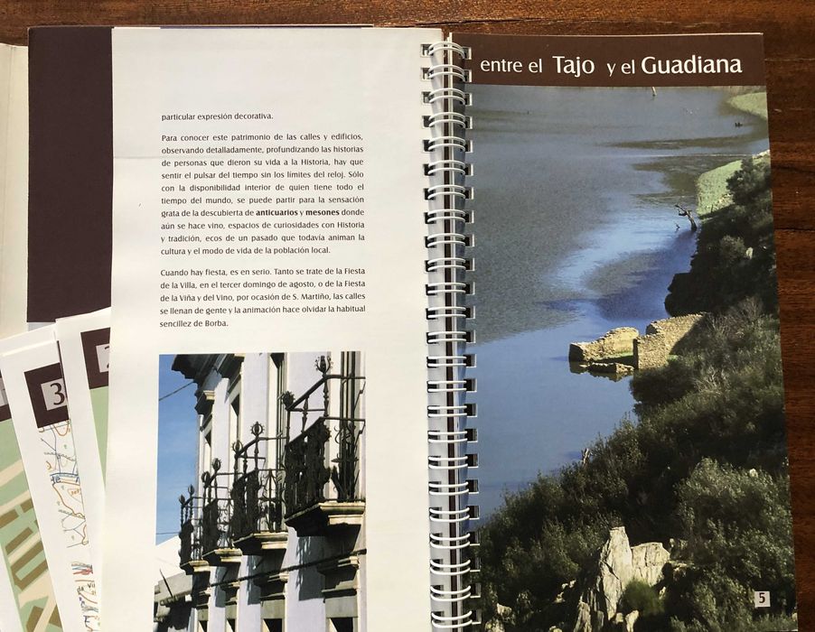 Guia (em espanhol) da região de Évora, Alentejo, com 12 percursos
