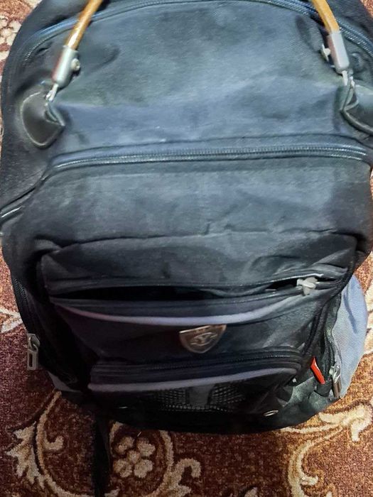 Черный Рюкзак Бельгия -  1 замок сломанный.