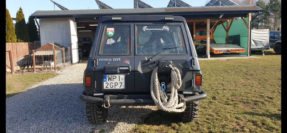 Sprzedam Nissan PATROL Y60 lub zamienię na samoch dostawczy.