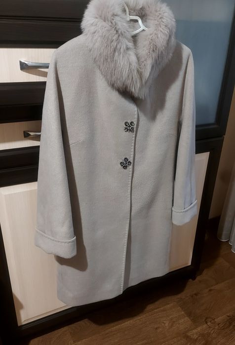 Два фирменных пальто!