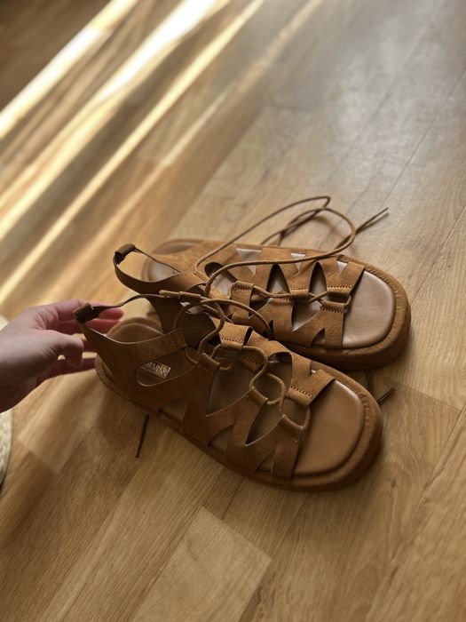 Літнє жіноче взуття