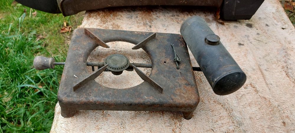 Stara kuchenka benzynowa