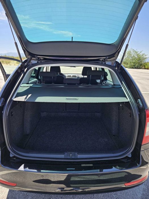 Skoda Octavia Break 1.6 TDI Greenline cor Preta (05/2013)