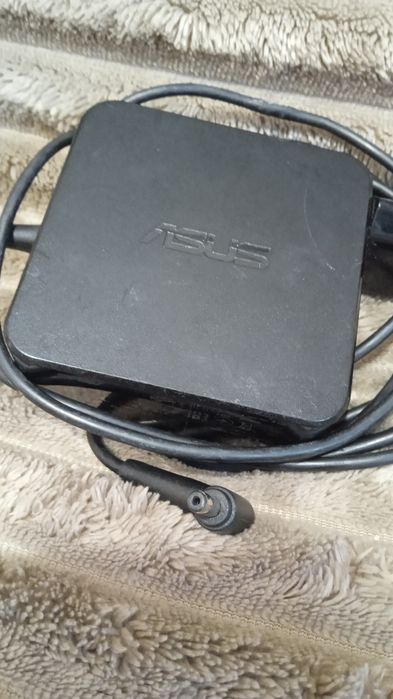 Зарядка,блок живлення для ноутбука Asus