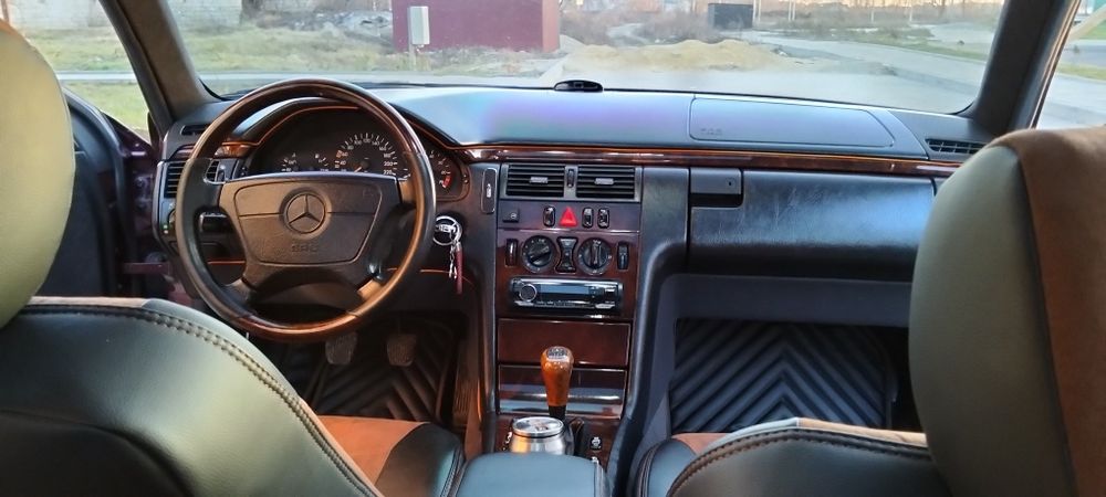 Мерседес Е 210 у хорошому стані
