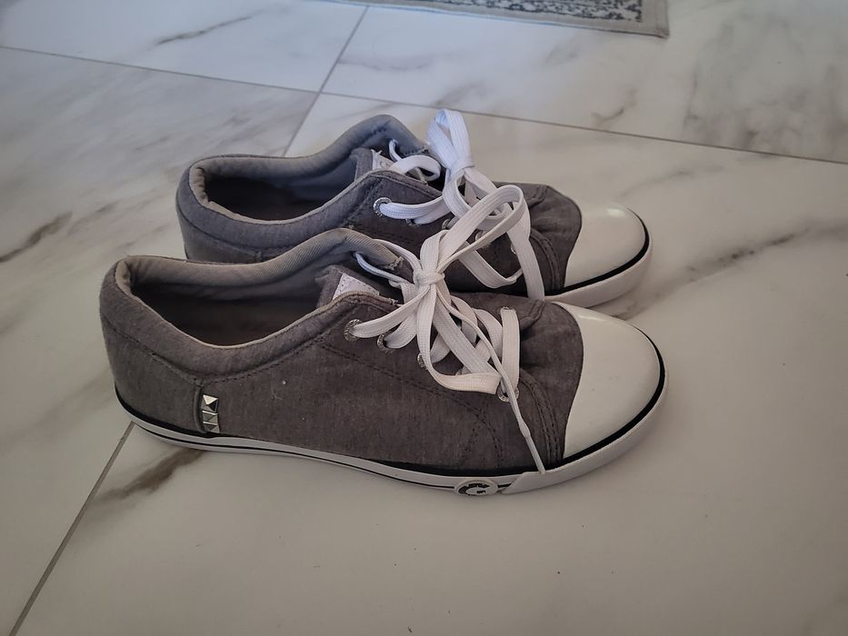 Продам Кеды Guess
