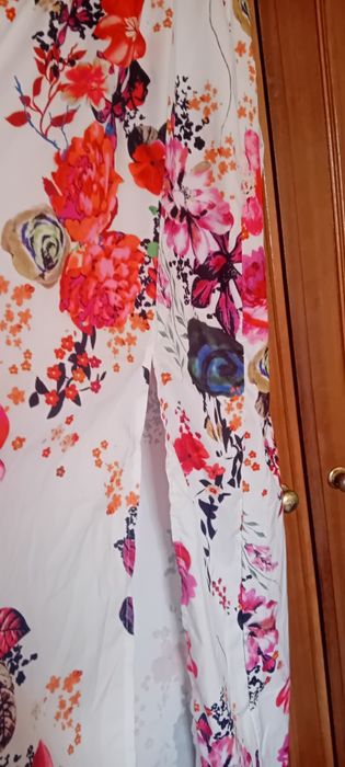 Vestido branco com estampado floral