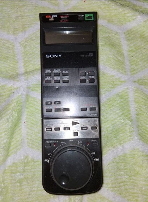 Magnetowid Sony z oryginalnym pilotem