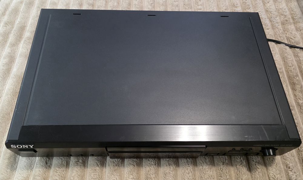 Sony CDP-XE320 Compact Disc Player + Pilot Sony RM-D420 100% Sprawny.  Ładny stan!