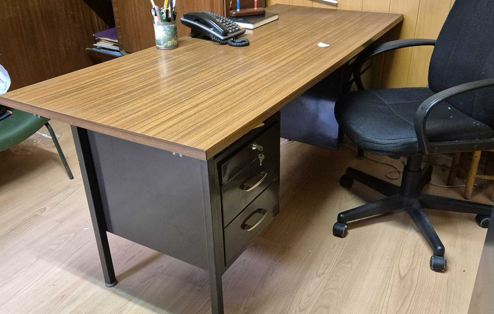 Vendo Mobiliário de Estabelecimento de Pronto-a-Vestir