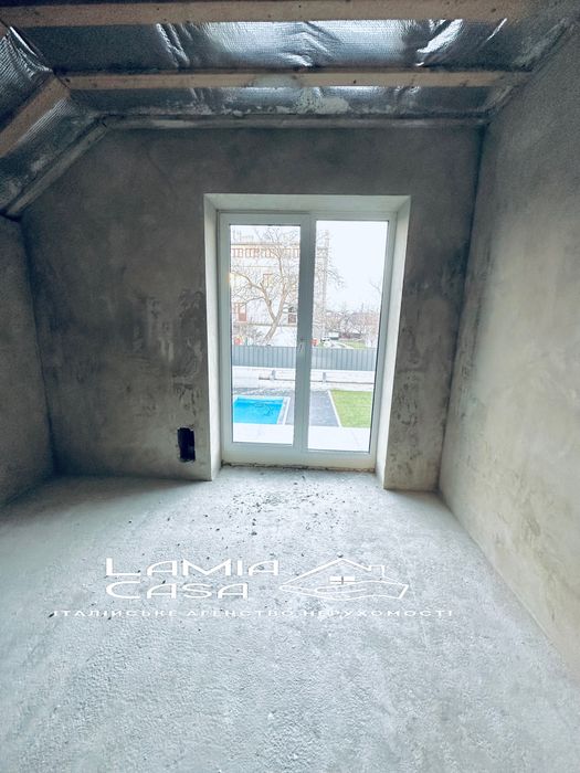 Продаж котеджу з басейном . Ближня роша