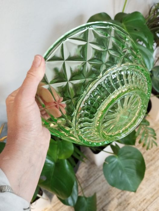 Салатниці з кольорового скла. Часів радянського союзу.