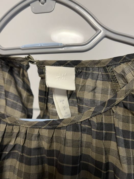 Khaki sukienka w czarna kratę długa do ziemi z wycięciem na plecach