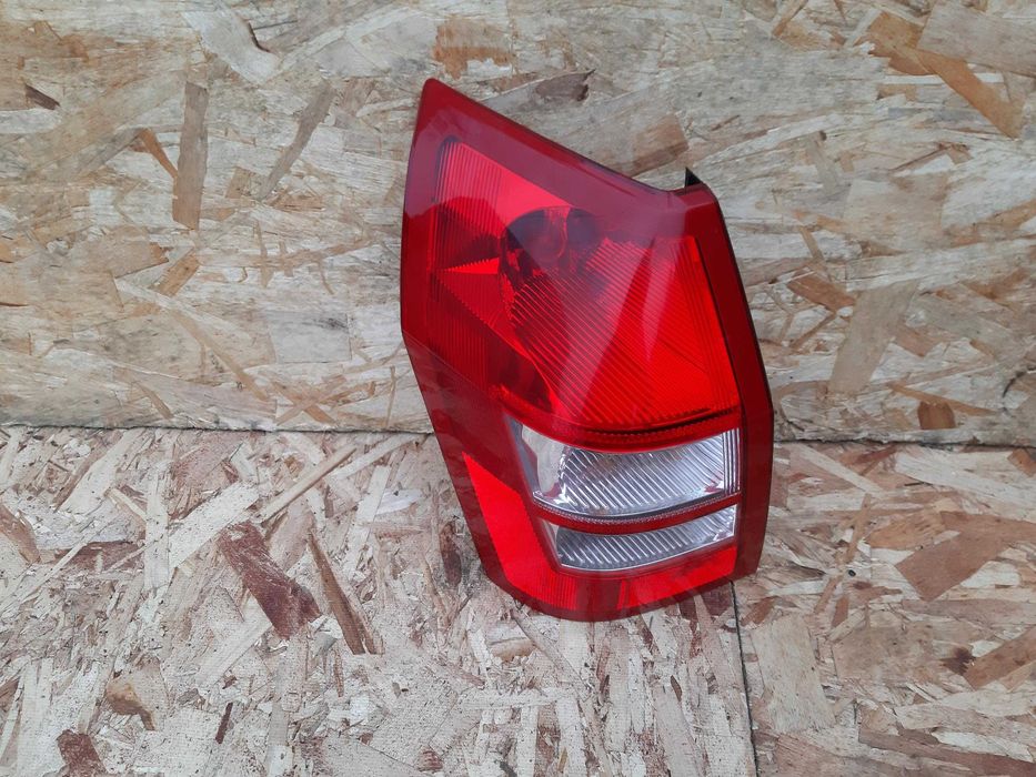 Lampa tylna Dodge Magnum Chrysler 300c kombi oryginał LH