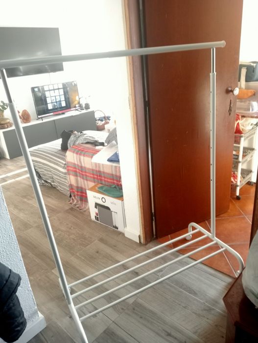 Cabide branco,com rodas