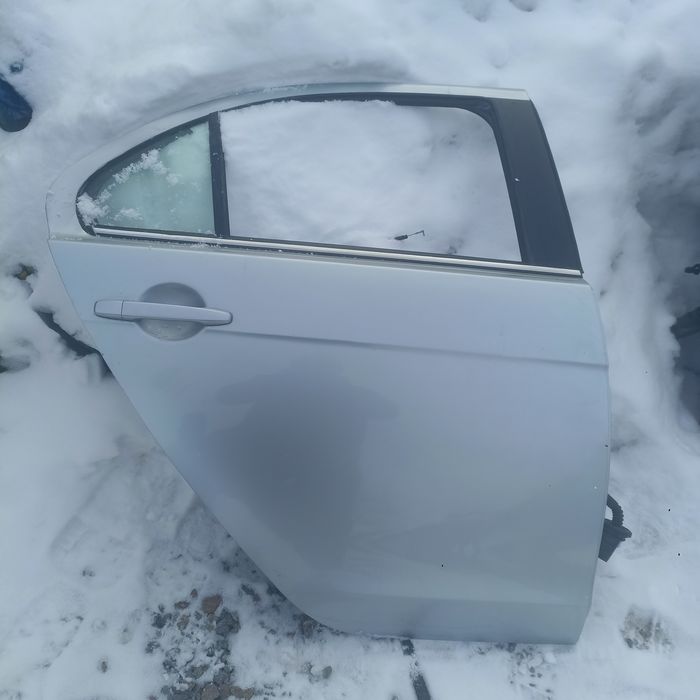 Задні двері L R  мітсубісі ланцер 10 Mitsubishi lancer x
