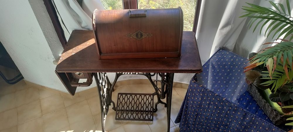 Máquina de costura SINGER anos 30 a funcionar