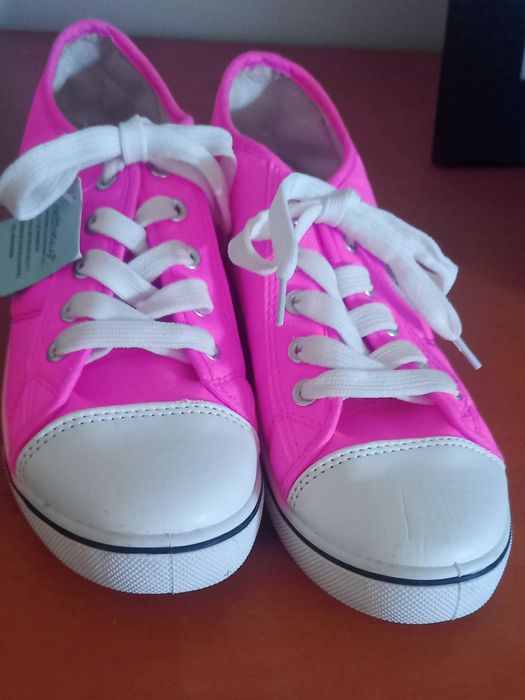 Ténis novos/ ténis senhora