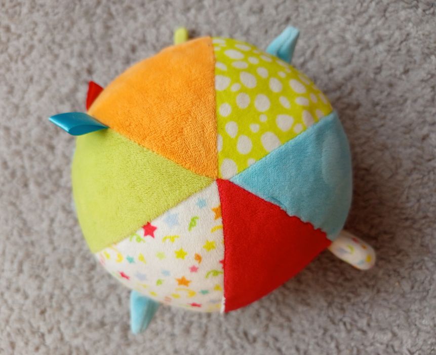 Miękka pluszowa, szeleszcząca piłka