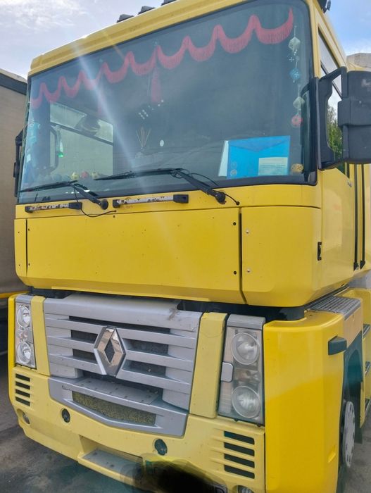 Продам тягач з напівпричепом реф Renault magnum