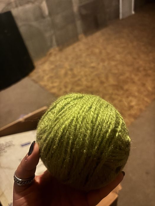 Novelo de lã (dobado) verde-alface