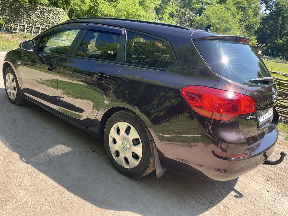 ТЕРМІНОВИЙ ПРОДАЖ Opel Astra j 2012 рік 1.3