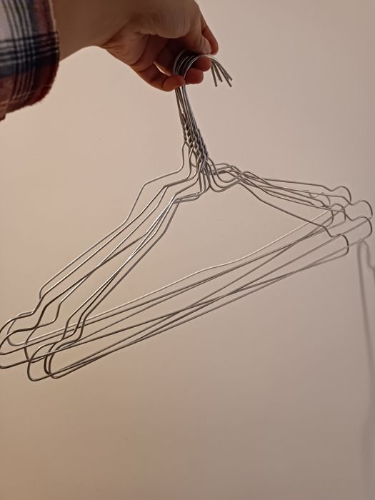 Cruzetas/cabides de arame