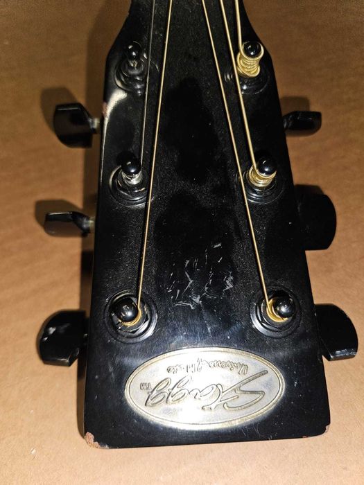 Guitarra e pendente431664130184325124