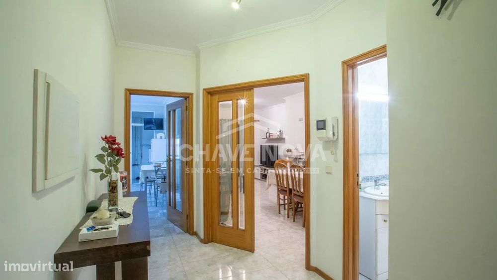 Apartamento T2 com 100m² e boas acessibilidades GRJ/00174/CO — Serzedo E Perosinho, Porto