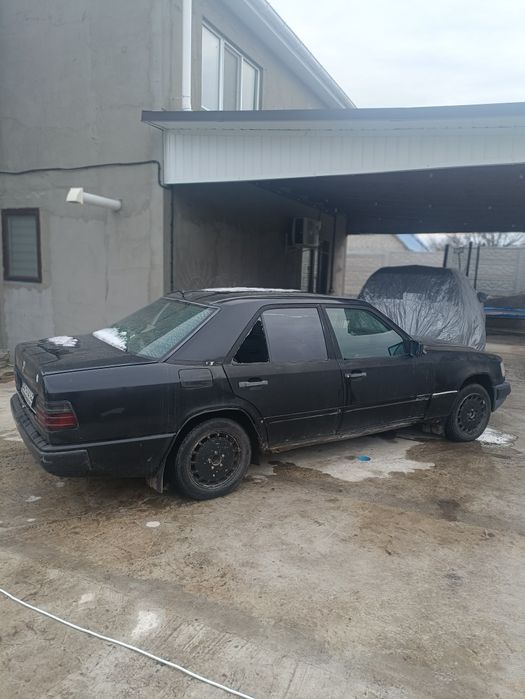 Продам Mercedes w 124 под разбор мли целиком  без двигателя