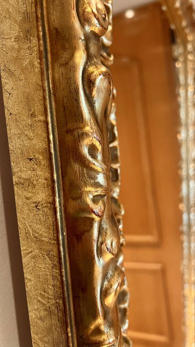 Espelho grande com moldura dourada!