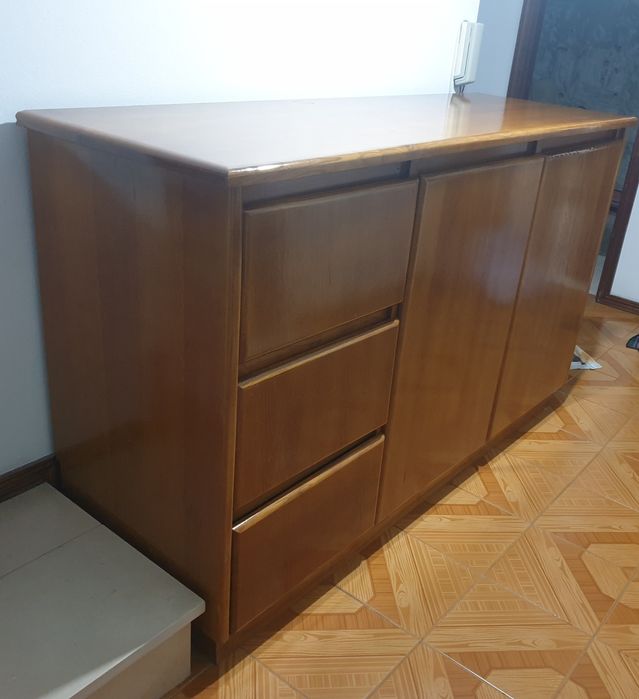 Sapateira em cerejeira