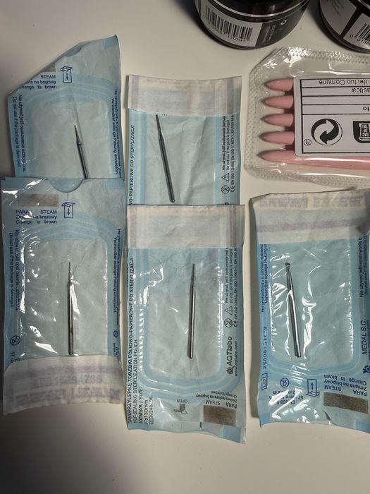 Zestaw do manicure frezy cążki żele pedzelki