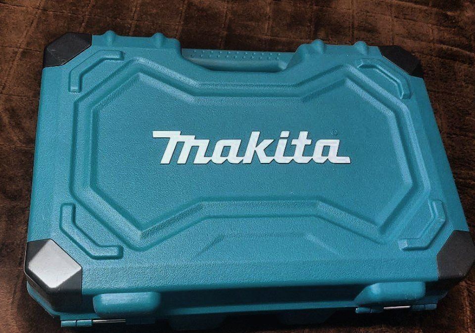 Набір інструментів Makita в кейсі