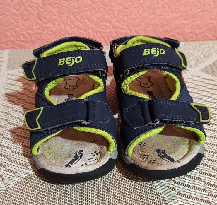 Сандалі на дитину