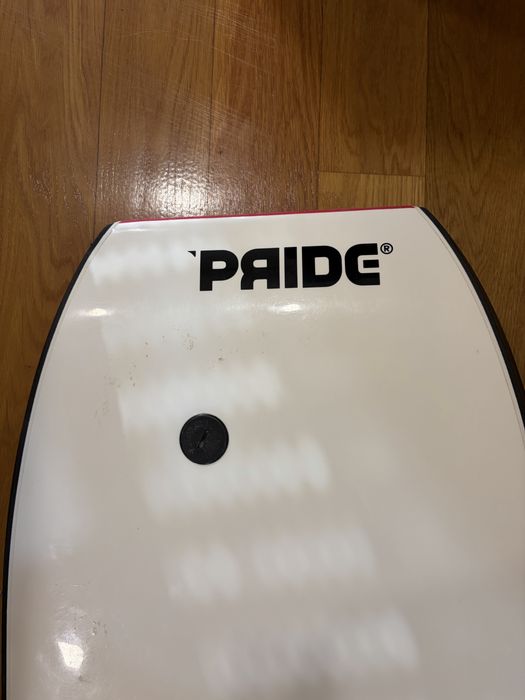 Prancha bodyboard profissional PRIDE com leash e saco incluido