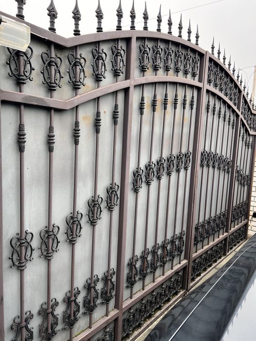 Продаж будинку  з басейном в місті Буча