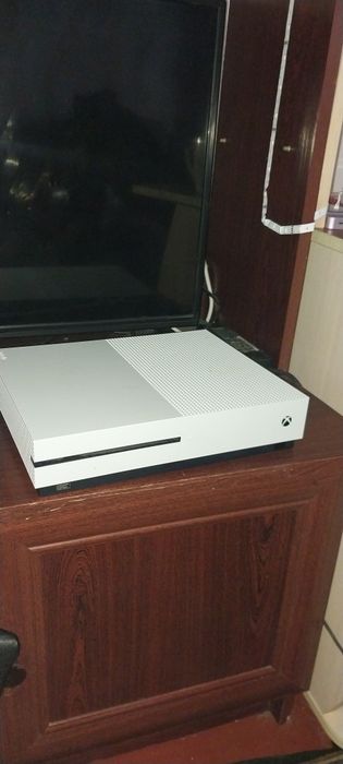 Продам обменяю xbox one s