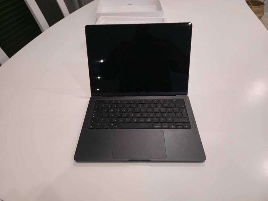 MacBook Pro 14" M5445797646982205443
