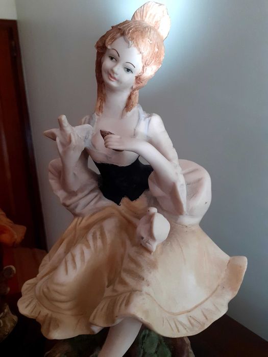 Estatuetas em marfinite