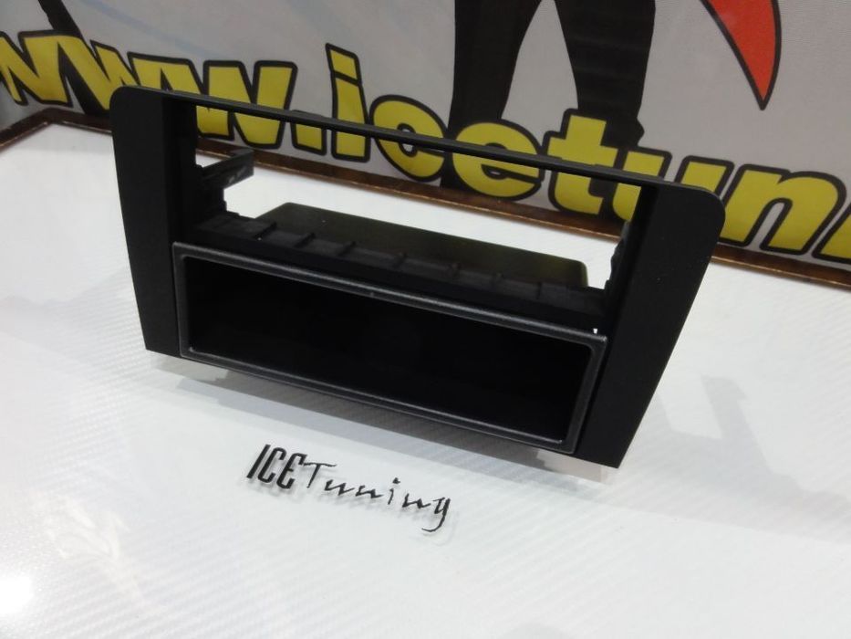 Frente adaptadora para radio universal 1 ou 2 / duplo DIN com gaveta para audi A3 8P 2003-2013