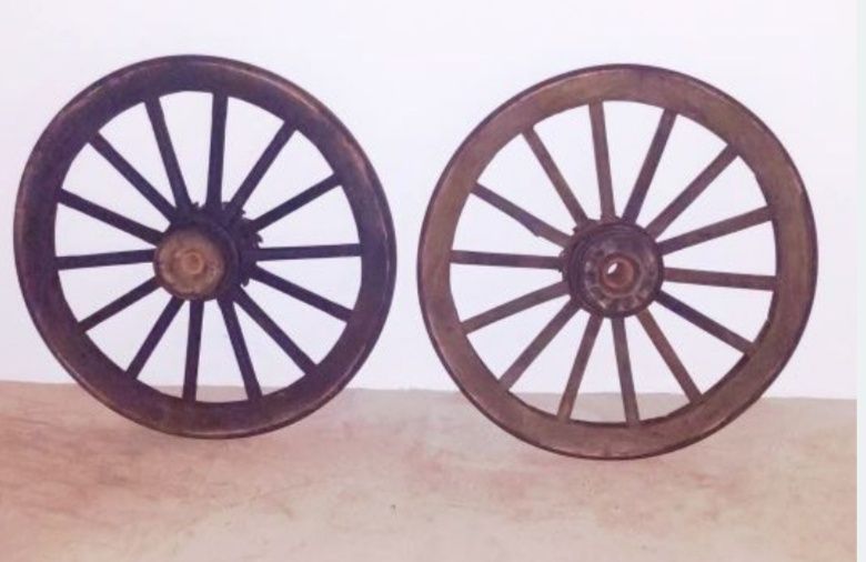 Rodas carroça em bom estado 90cm diâmetro